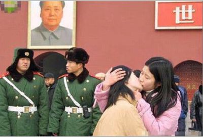 Don't just stand there
Get out your phone camera!
